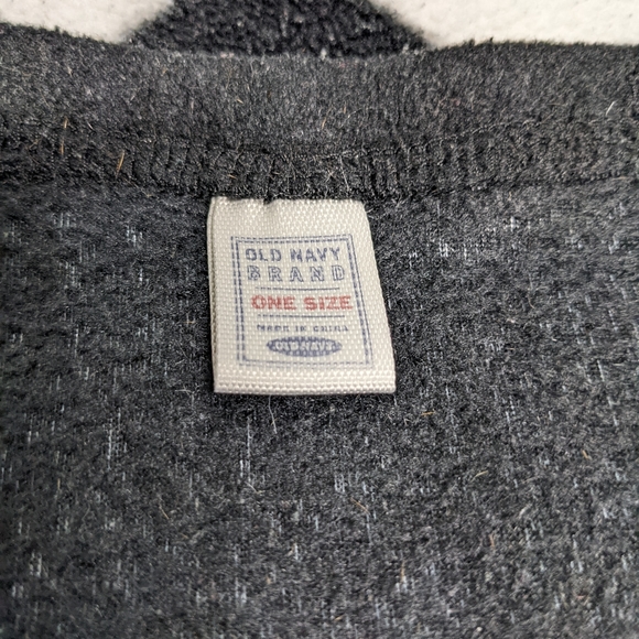 Old Navy Blanket Sherpa black with white snowflake design Christmas warm home - Picture 3 of 5